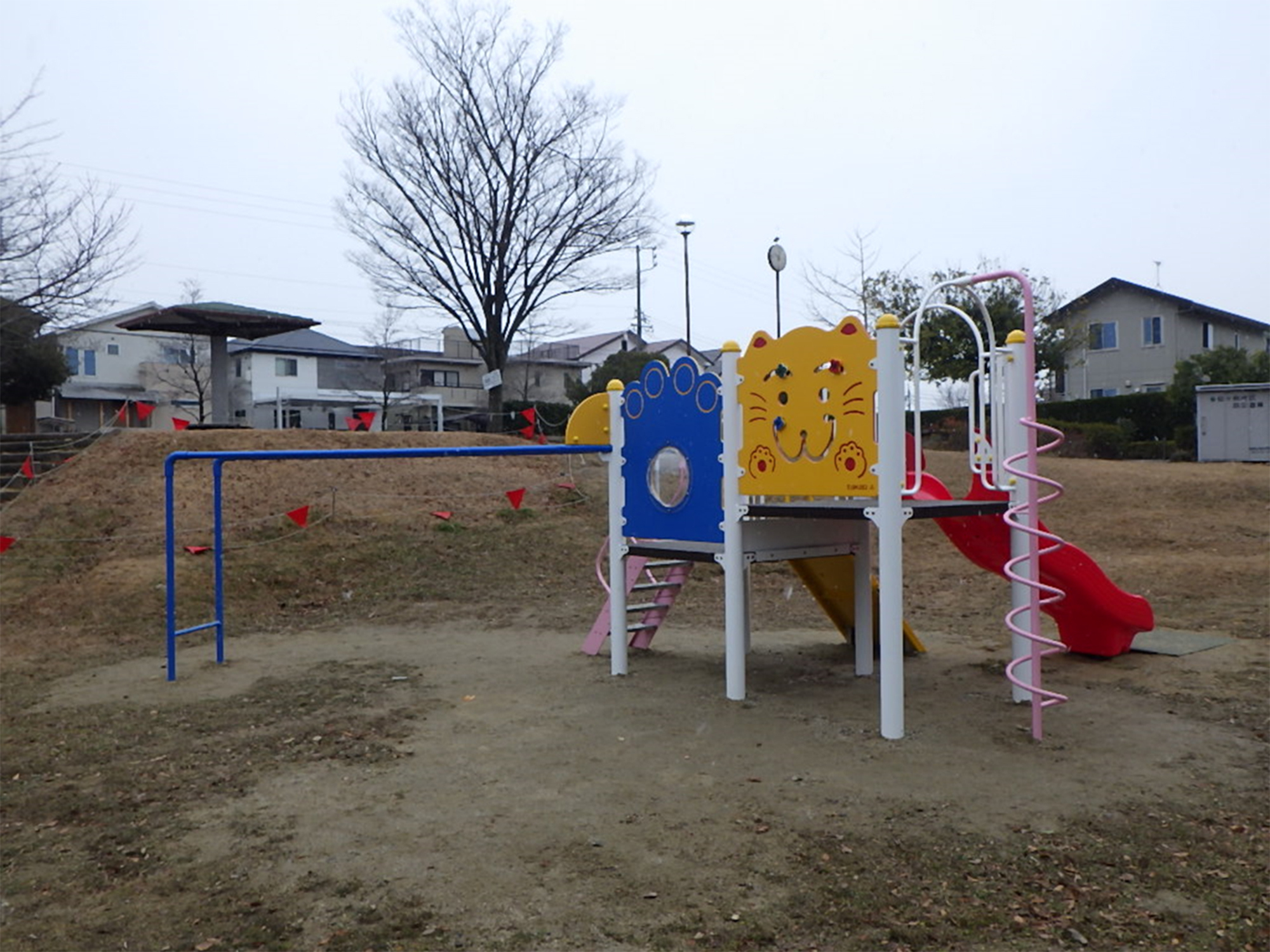 写真：複合遊具　ネコにゃん