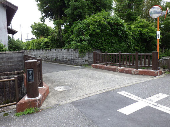 中川　高欄取替え工事